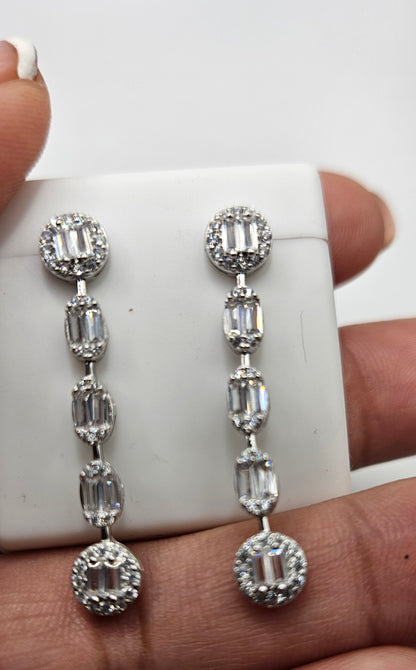 Pendientes colgantes elegantes de plata