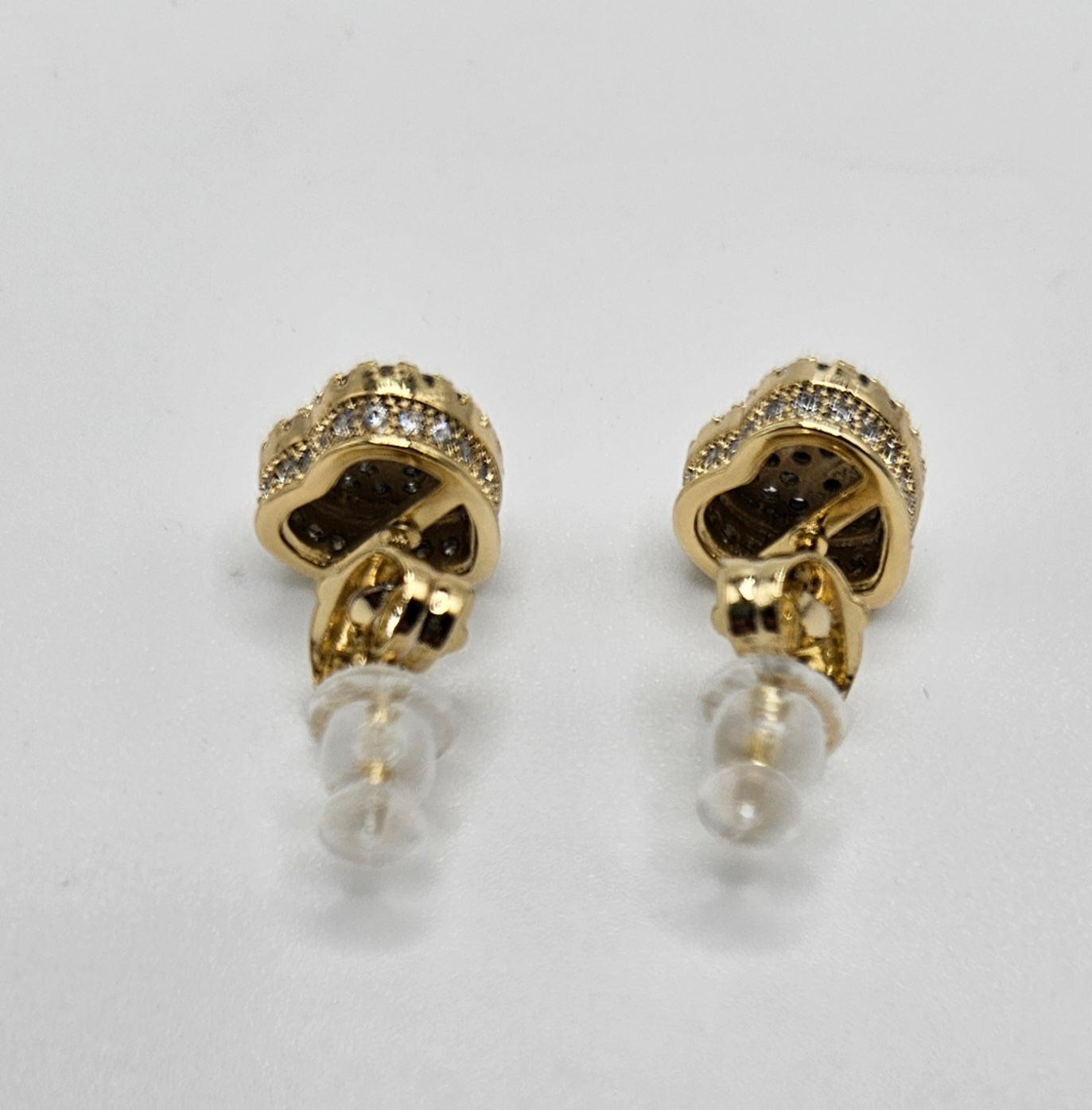 Pendientes con forma de corazón de circonita cúbica en 3D chapados en oro de 14 k