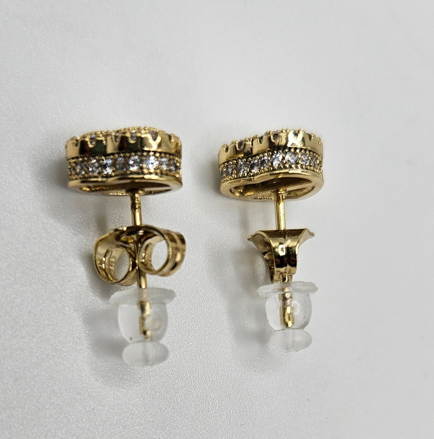 Pendientes con forma de corazón de circonita cúbica en 3D chapados en oro de 14 k