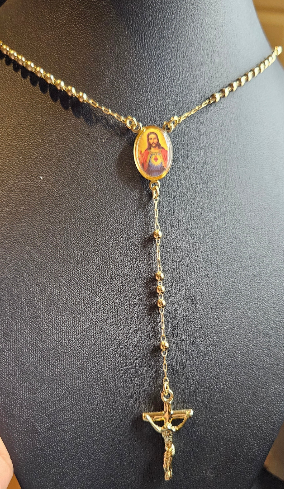 Rosario con Sagrado Corazón en Collar Chapado en Oro de 14k