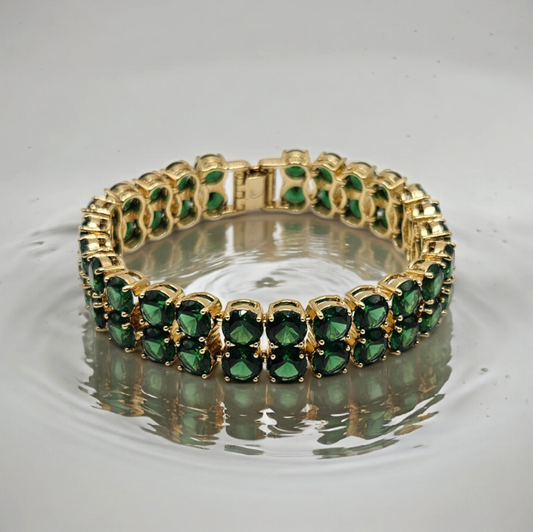 Circonita verde esmeralda en pulsera chapada en oro de 14k