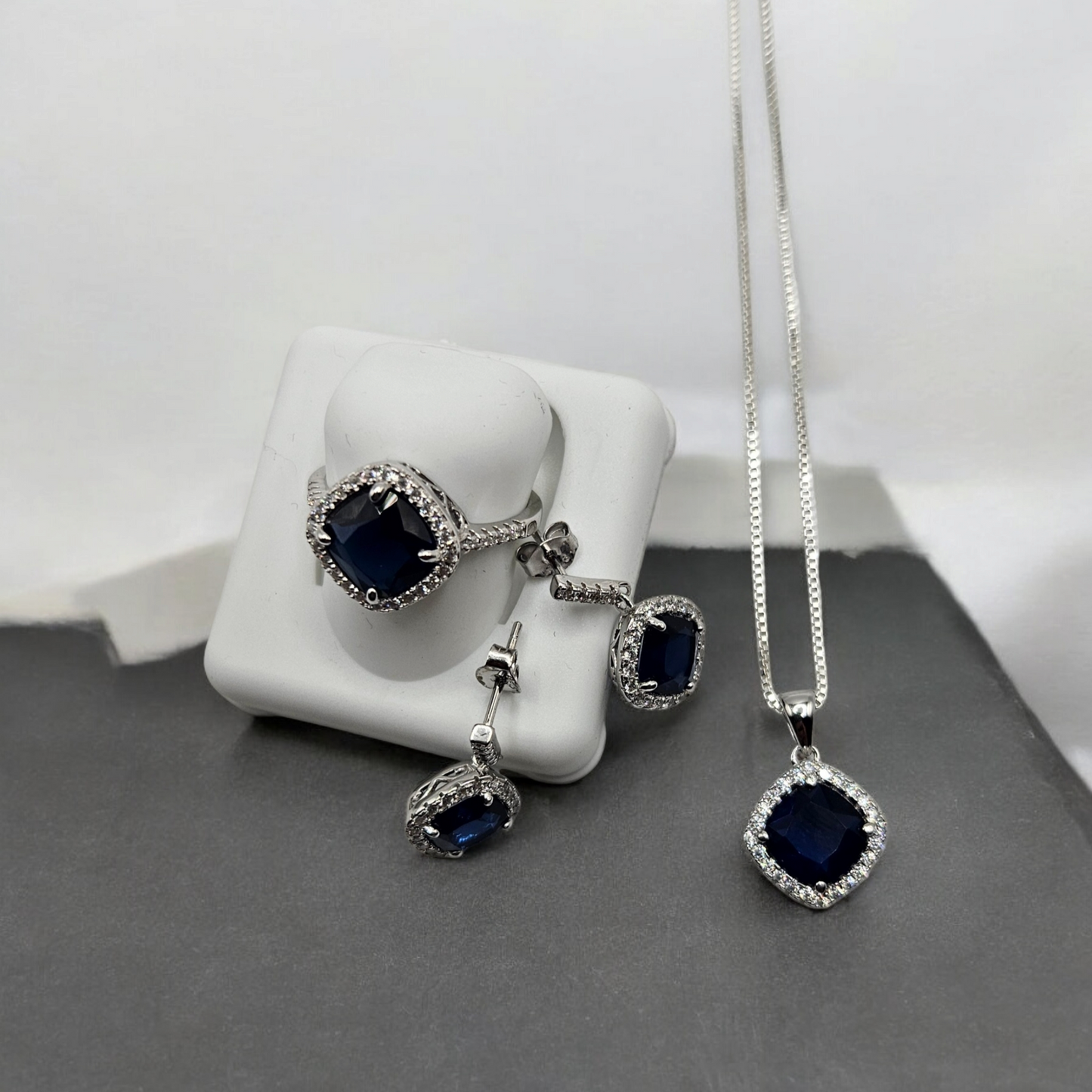 Conjunto de joyas de 3 piezas estilo princesa en azul zafiro