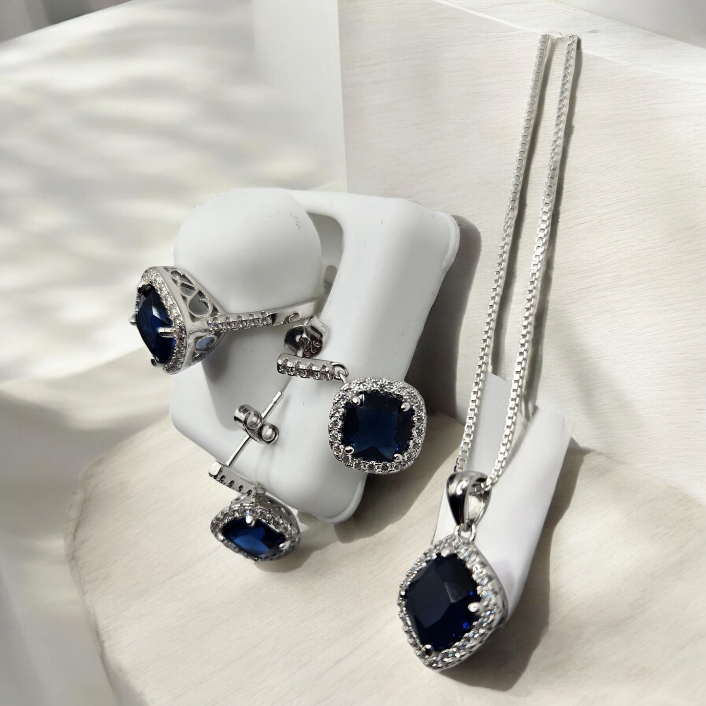 Conjunto de joyas de 3 piezas estilo princesa en azul zafiro