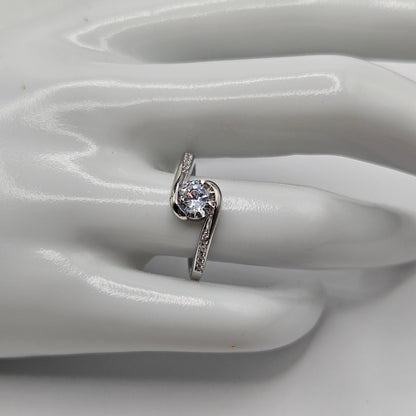 Fancy Twist Round Cut Cubic Zirconia Silver 925 Ring Band