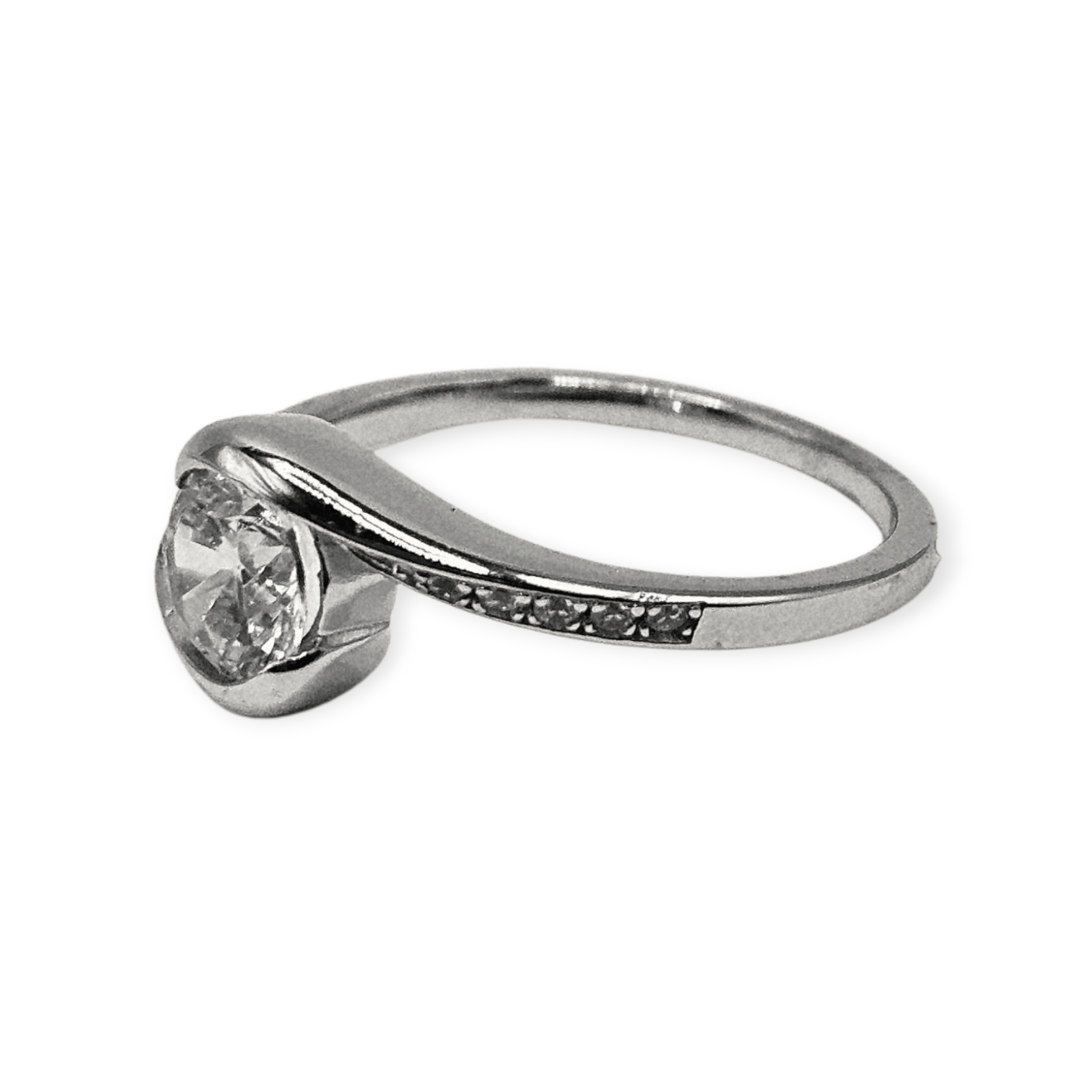 Fancy Twist Round Cut Cubic Zirconia Silver 925 Ring Band