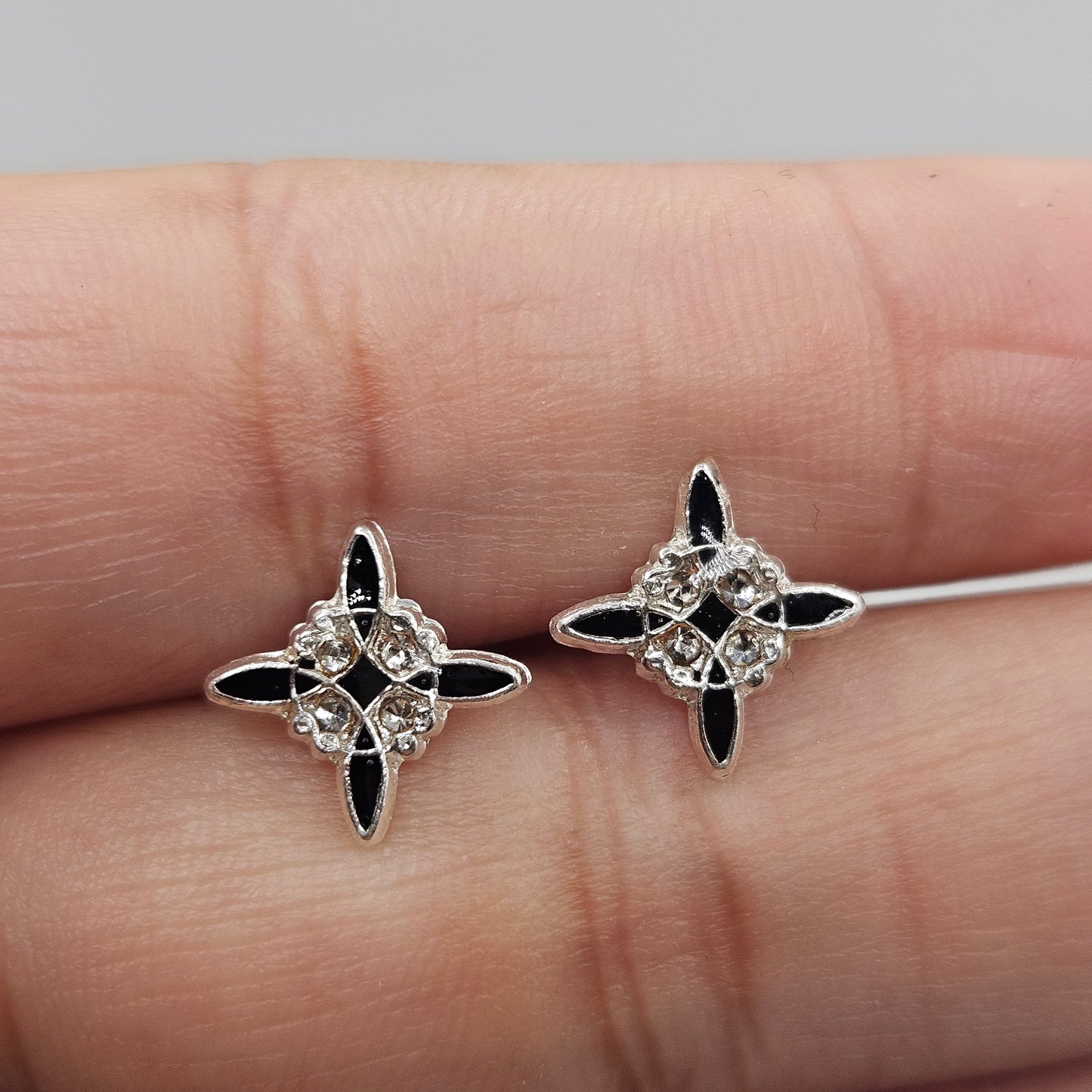 Nudo de Bruja Stud Earrings for Girls 925 Silver
