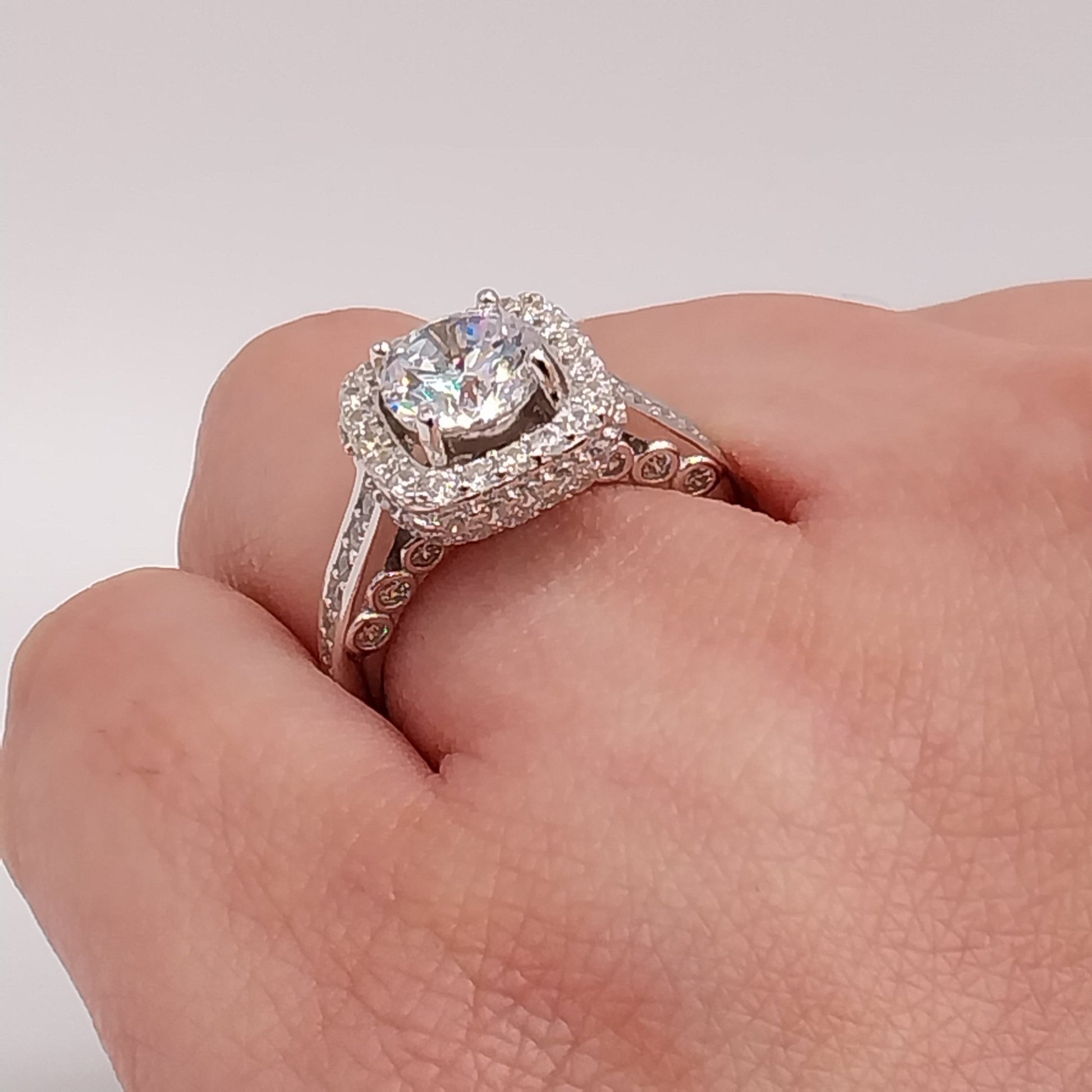 Anillo Piedras Redondas Circonitas Talla Princesa Plata 925 – Lulamaya